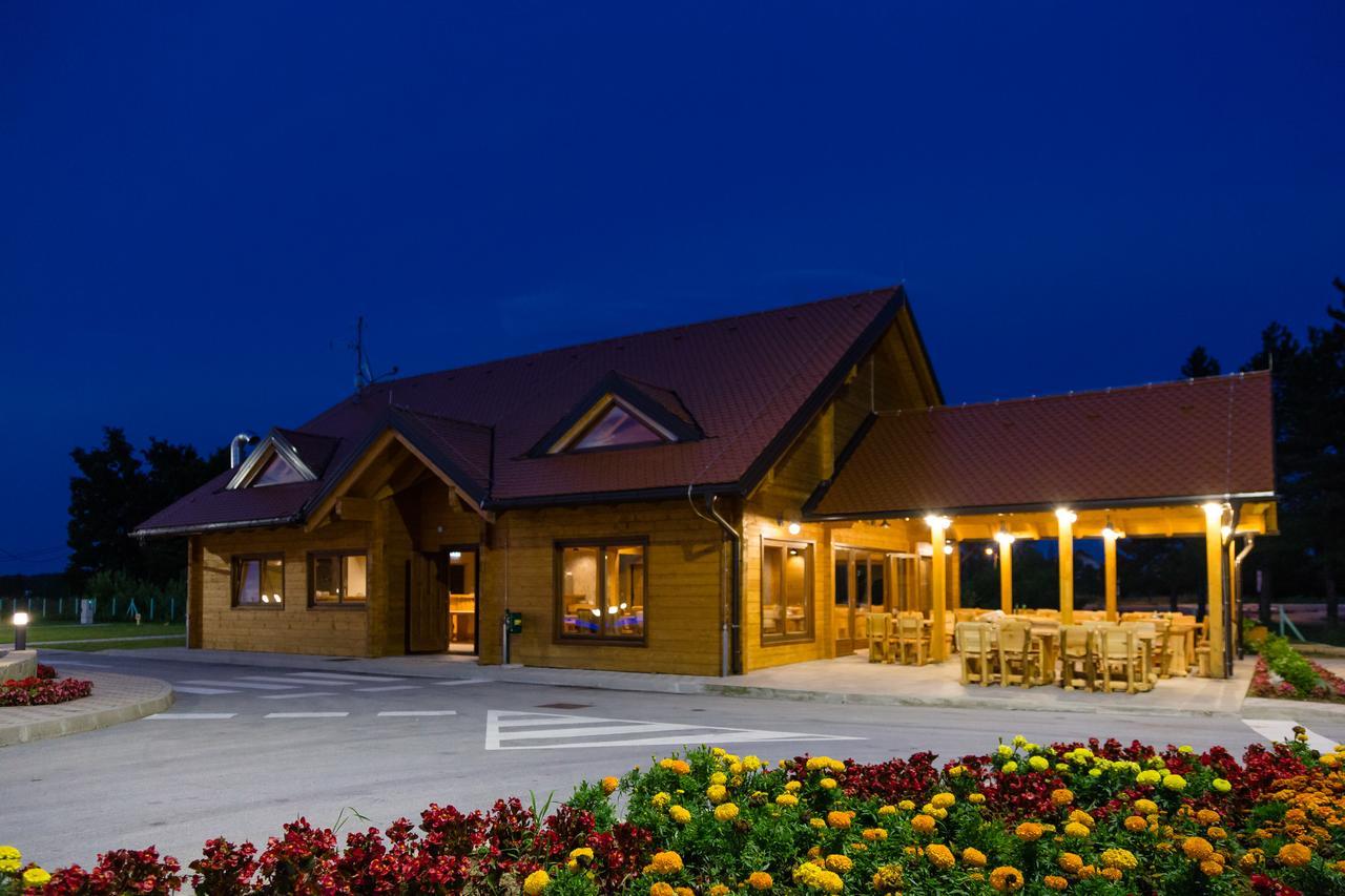 גרבובץ Holiday Park Macola מראה חיצוני תמונה